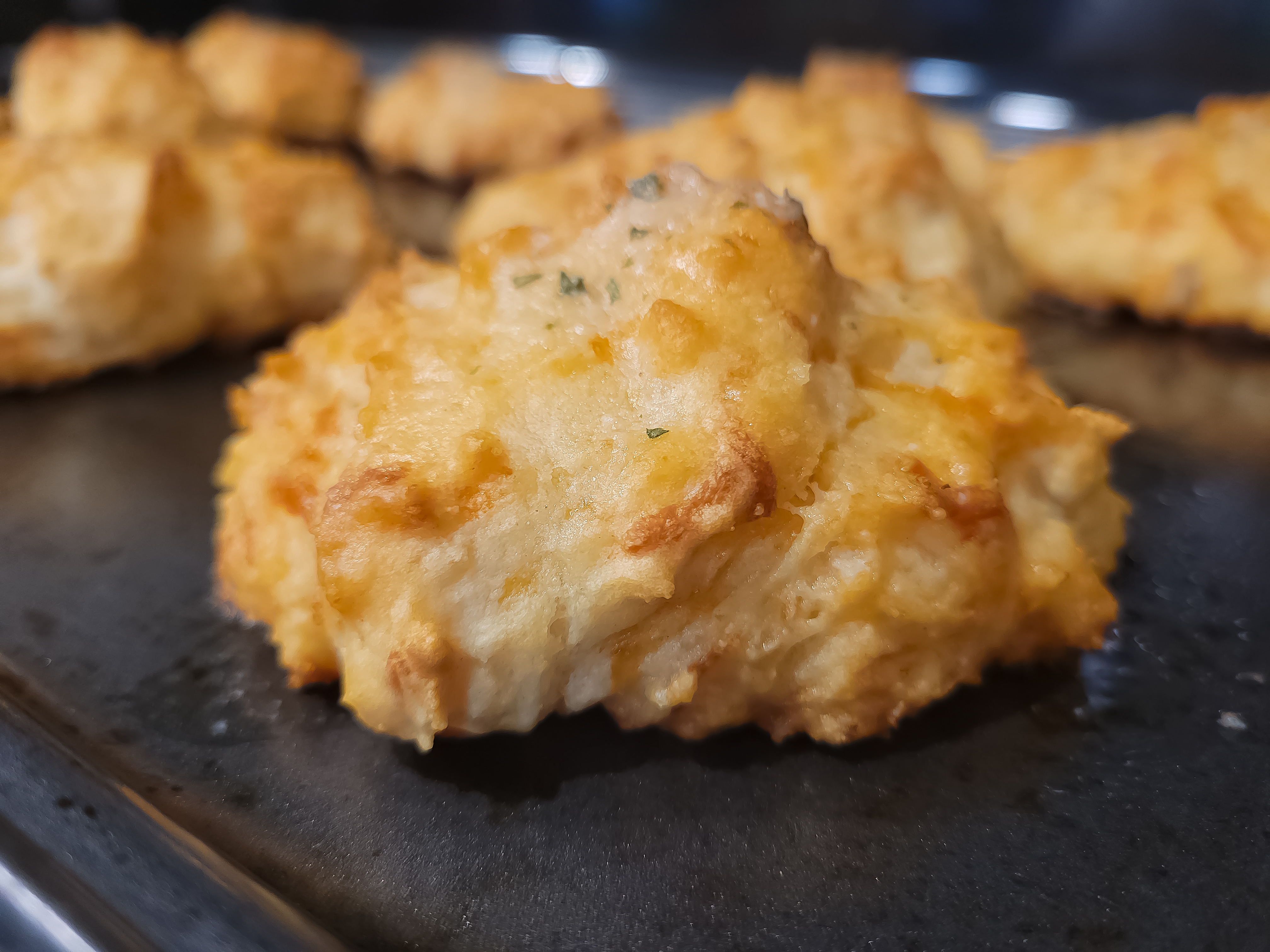 Red Lobster-Style Cheddar Biscuits recipe